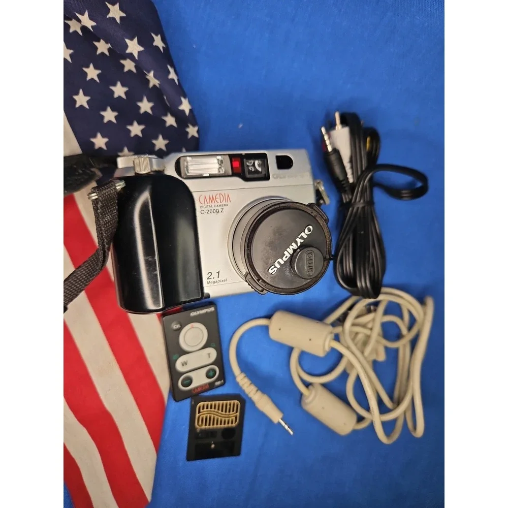 Vintage Y2K Digital Camera 3x Olympus C-2000 Z Camedia 2.1MP TESTED